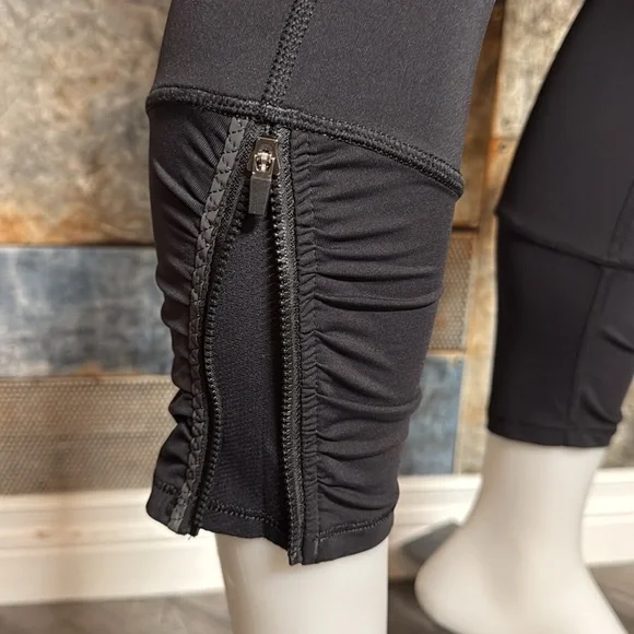 Lululemon Runday Crop Size 8 - Picture 5 of 15